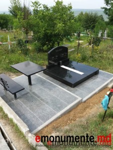 Monument din granit