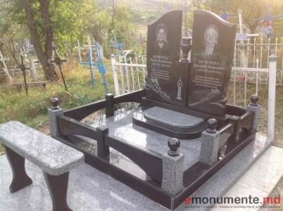 Monument din granit negru